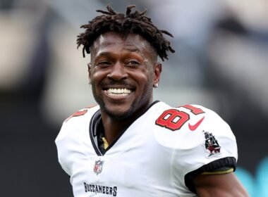 Antonio Brown Declares Signing with the Baltimore Ravens