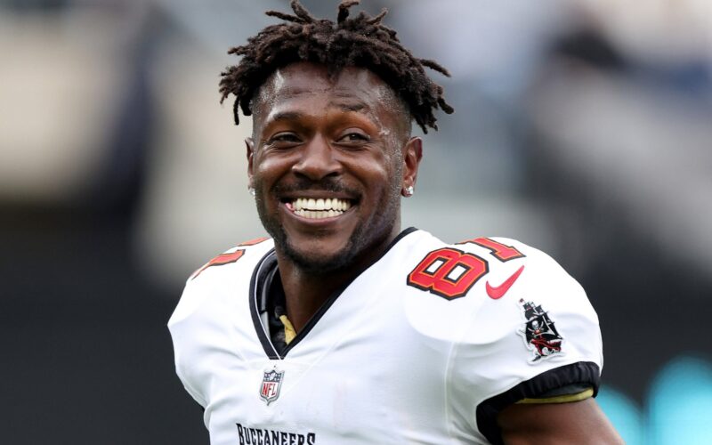 Antonio Brown Declares Signing with the Baltimore Ravens