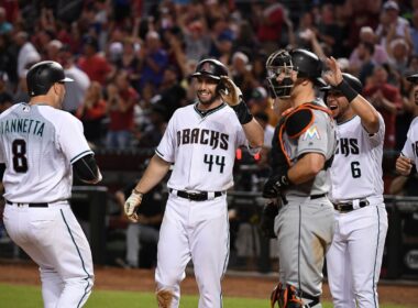 Arizona Diamondbacks players celebrating a win