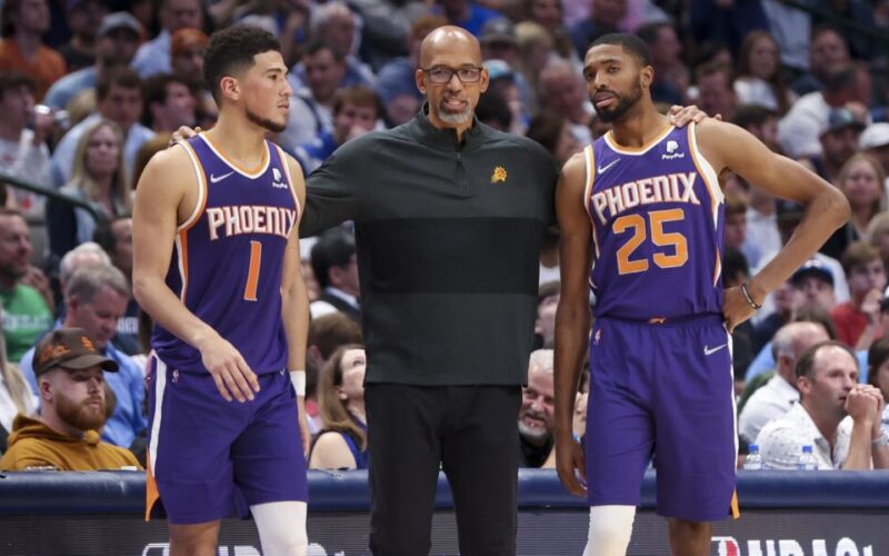 Monty Williams coaching the Phoenix Suns