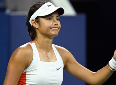 Emma Raducanu practicing tennis with Kyle Edmund at National Tennis Centre