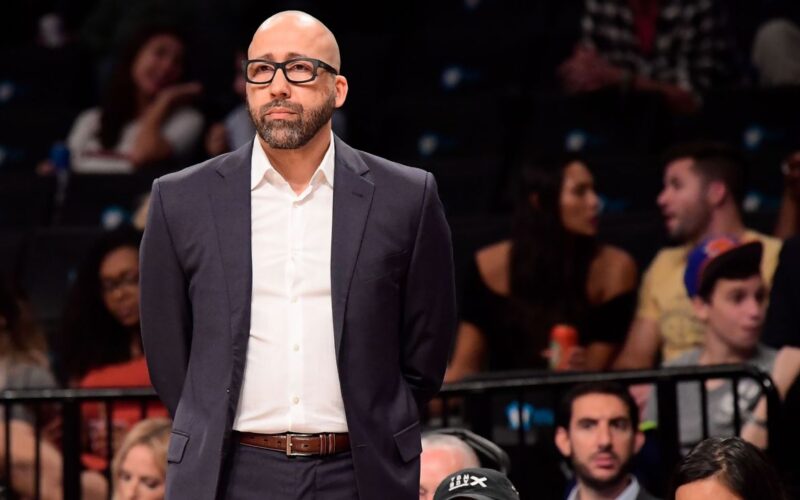 David Fizdale holding a clipboard during a basketball game
